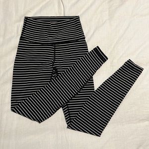 Lululemon Wunder Under High-Rise Tight *Luxtreme 28"
Parallel Stripe Black White